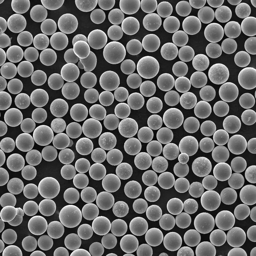 Metallpulver für den 3D-Druck unter dem Elektronenmikroskop: winzige, fast perfekte Kugeln.